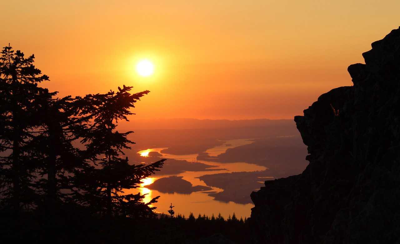 Larch Mountain, August sunset: Stan Robinson