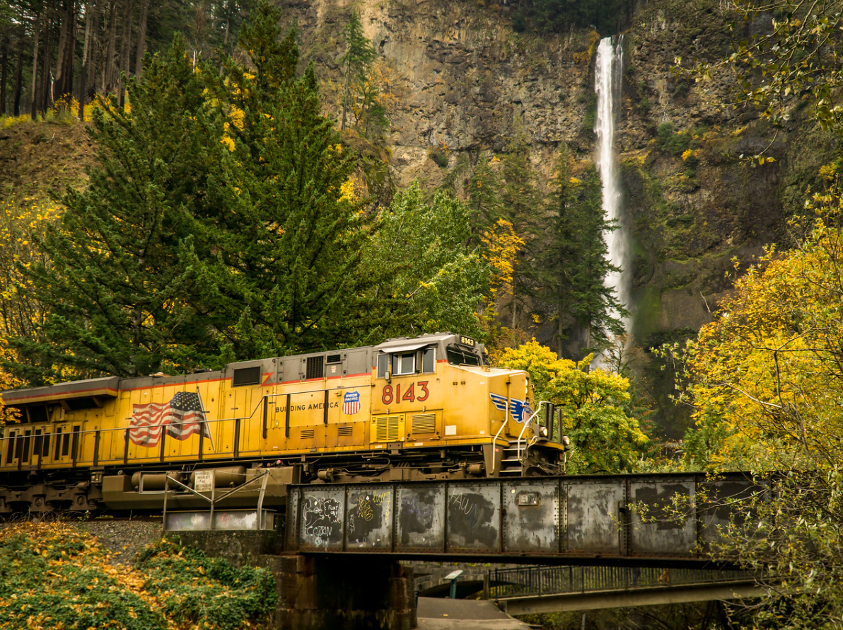 Sanman Wayne train at Multnomah Falls