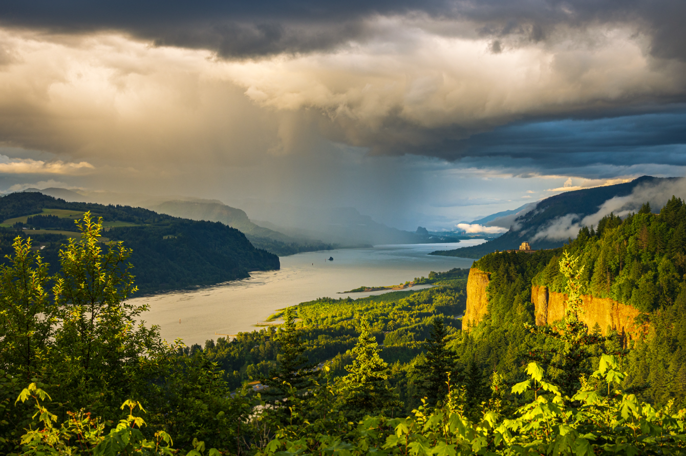 Elkinton Chris finalist rainstorm over Vista House from Womens Forum Viewpoint